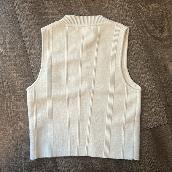 Knit white cropped tank - Picture 3 of 4